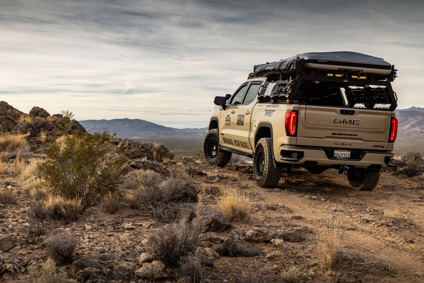 GMC Sierra Bed Rack Short Bed Tonneau Cover Version Roll n Lock